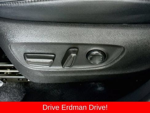 Used 2022 Toyota Highlander XSE FWD image 12