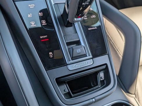 Used 2023 Porsche Cayenne image 22