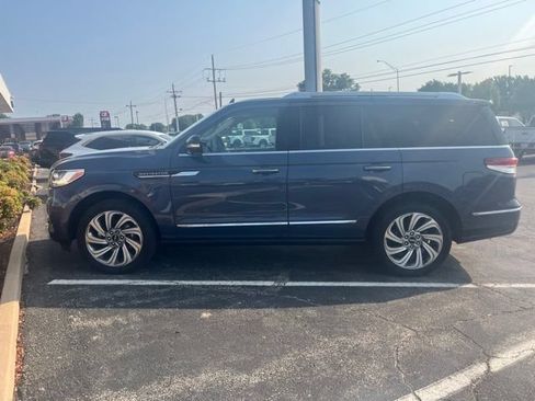 Used 2022 Lincoln Navigator Reserve AWD/4WD image 2