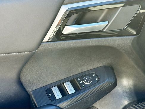 Used 2024 Mitsubishi Outlander SE image 15