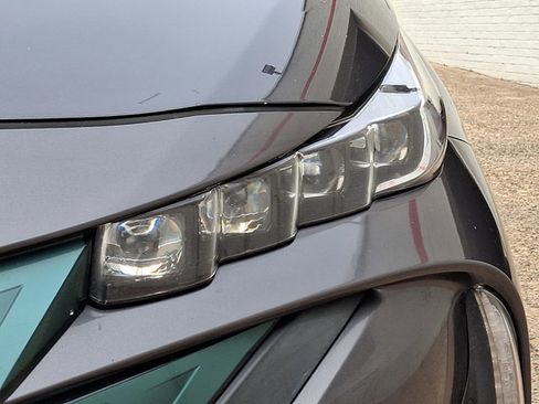 Used 2017 Toyota Prius Prime Premium image 9