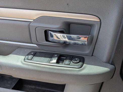 Used 2017 RAM 1500 Classic SLT RWD image 12