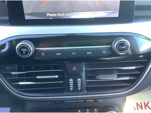 Used 2021 Ford Escape SE image 17