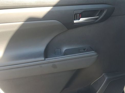 Used 2021 Toyota Highlander XLE image 43