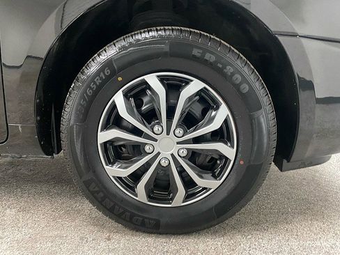 Used 2010 Kia Sedona LX image 26