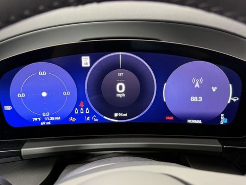 Certified 2025 Porsche Macan Turbo Electric AWD/4WD image 22