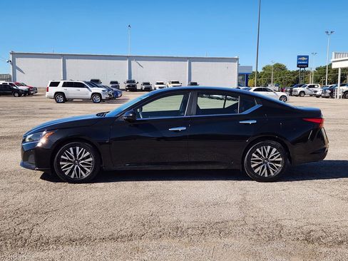 Used 2023 Nissan Altima 2.5 SV image 4