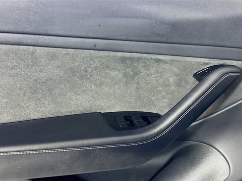 Used 2018 Tesla Model 3 Long Range RWD image 17
