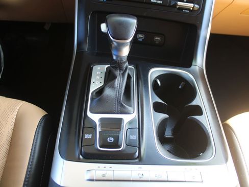 Used 2022 Kia Carnival LX FWD image 40