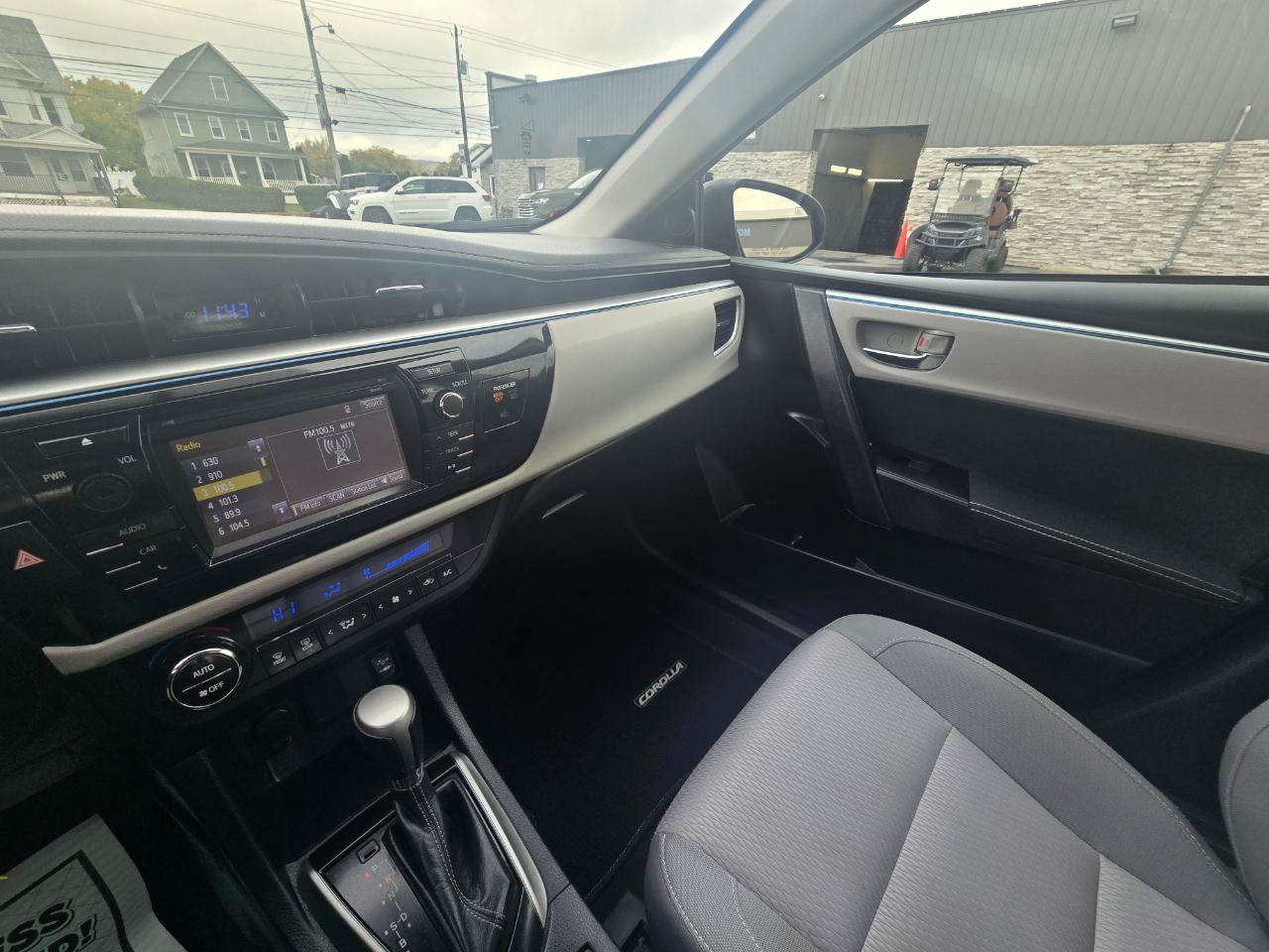 Used 2014 Toyota Corolla LE FWD image 11