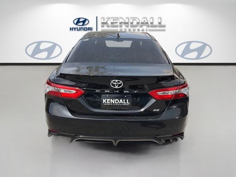 Used 2019 Toyota Camry SE FWD image 5