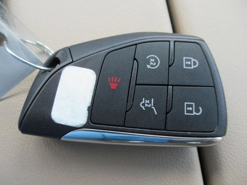 Used 2025 Buick Envision Preferred AWD/4WD image 32
