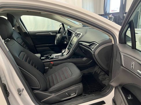 Used 2016 Ford Fusion SE FWD image 11