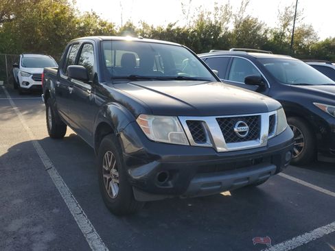 Used 2016 Nissan Frontier SV image 1