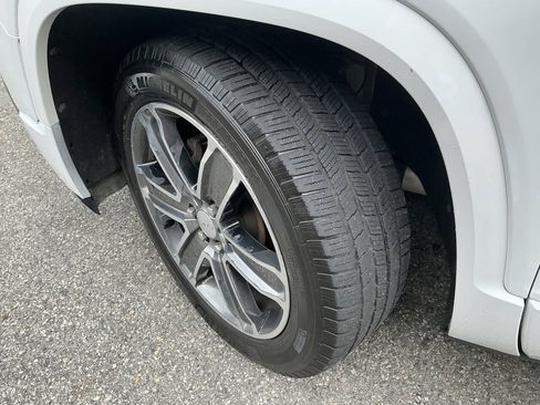 Used 2019 GMC Acadia Denali AWD/4WD image 10