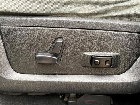 Used 2014 RAM 3500 Big Horn image 40