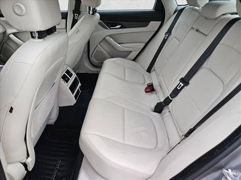 Used 2021 Jaguar XF SE RWD image 20