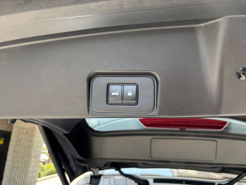 Used 2025 Nissan Rogue SV FWD image 23