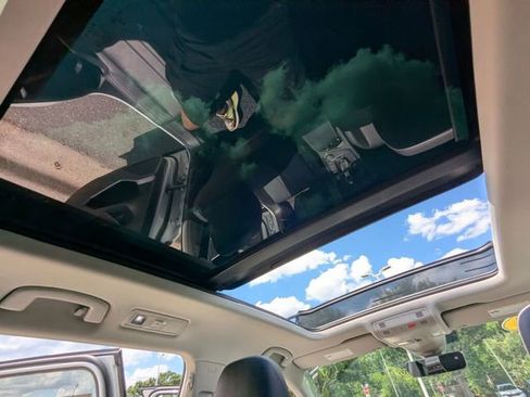 Used 2022 Volkswagen Tiguan SE AWD/4WD image 19
