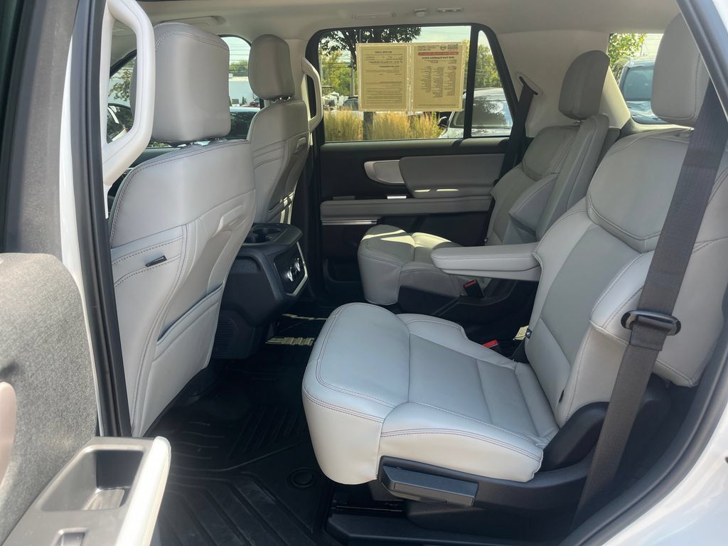 Used 2025 Ford Expedition Active RWD image 31