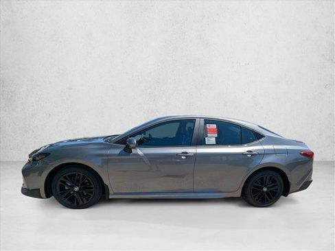 Used 2025 Toyota Camry SE image 5