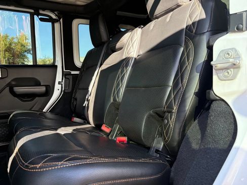 Used 2019 Jeep Wrangler Unlimited Rubicon AWD/4WD image 9
