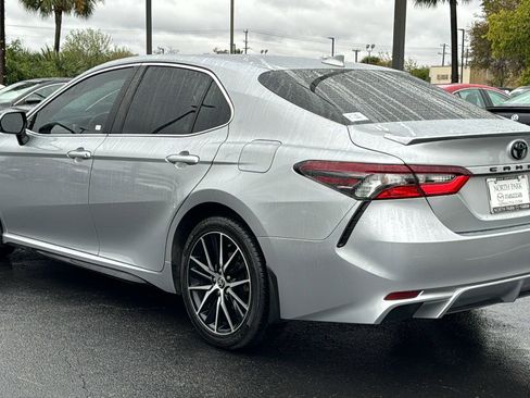 Used 2021 Toyota Camry SE w/ Carpet Mat Package (TMS) image 6