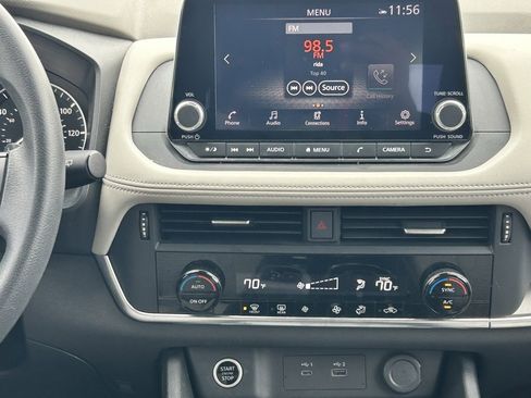 Certified 2023 Nissan Rogue SV image 15