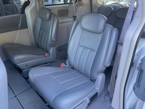 Used 2010 Dodge Grand Caravan SXT image 17