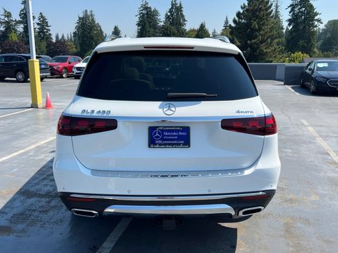 Used 2024 Mercedes-Benz GLS 450 4MATIC image 7