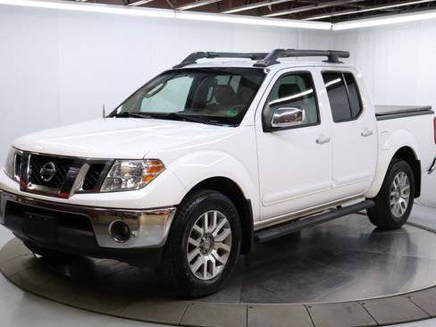 Used 2011 Nissan Frontier SL image 2