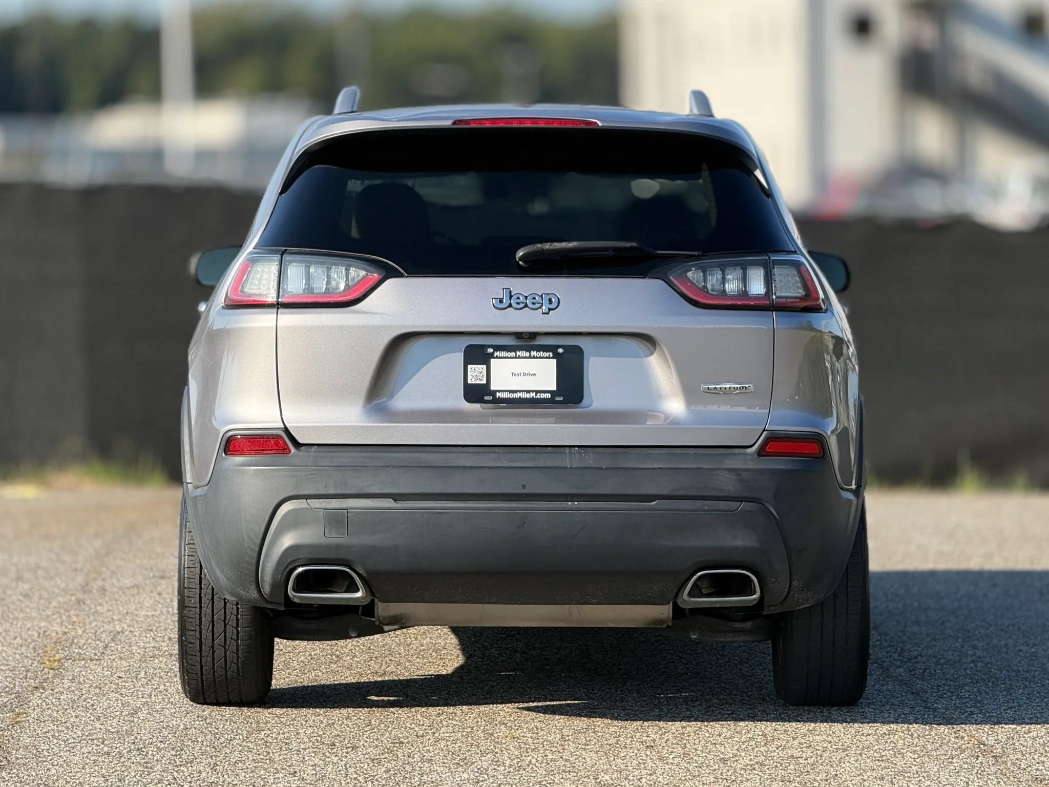 Used 2019 Jeep Cherokee Latitude w/ Popular Appearance Group FWD image 4