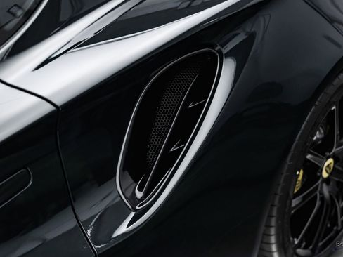 Used 2025 Lotus Emira RWD image 40
