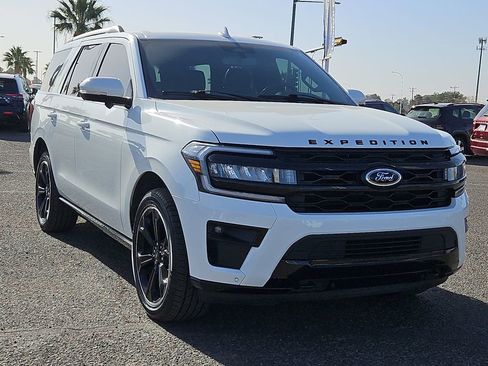 Used 2023 Ford Expedition Limited image 6