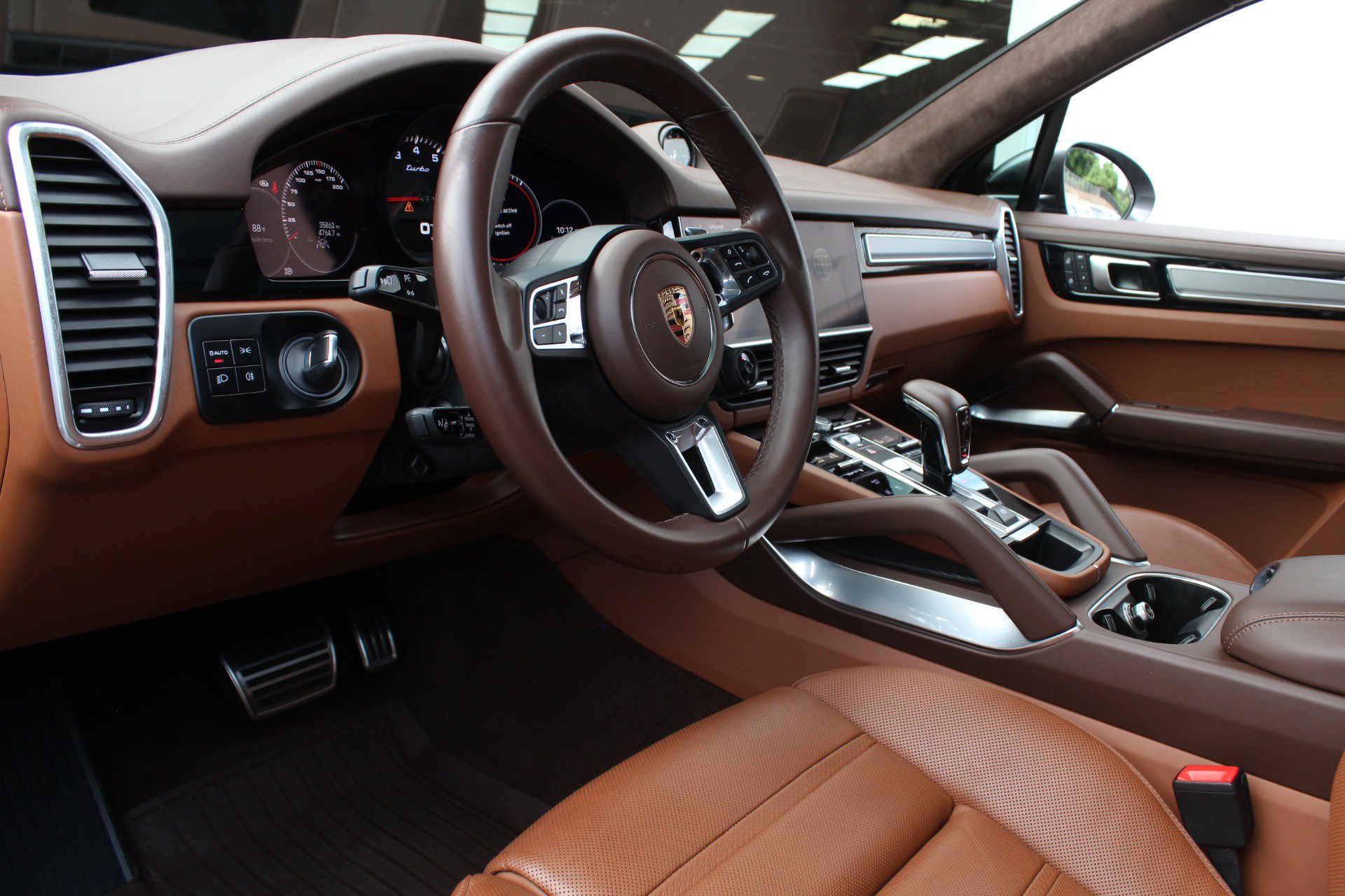 Used 2023 Porsche Cayenne Turbo AWD/4WD image 39