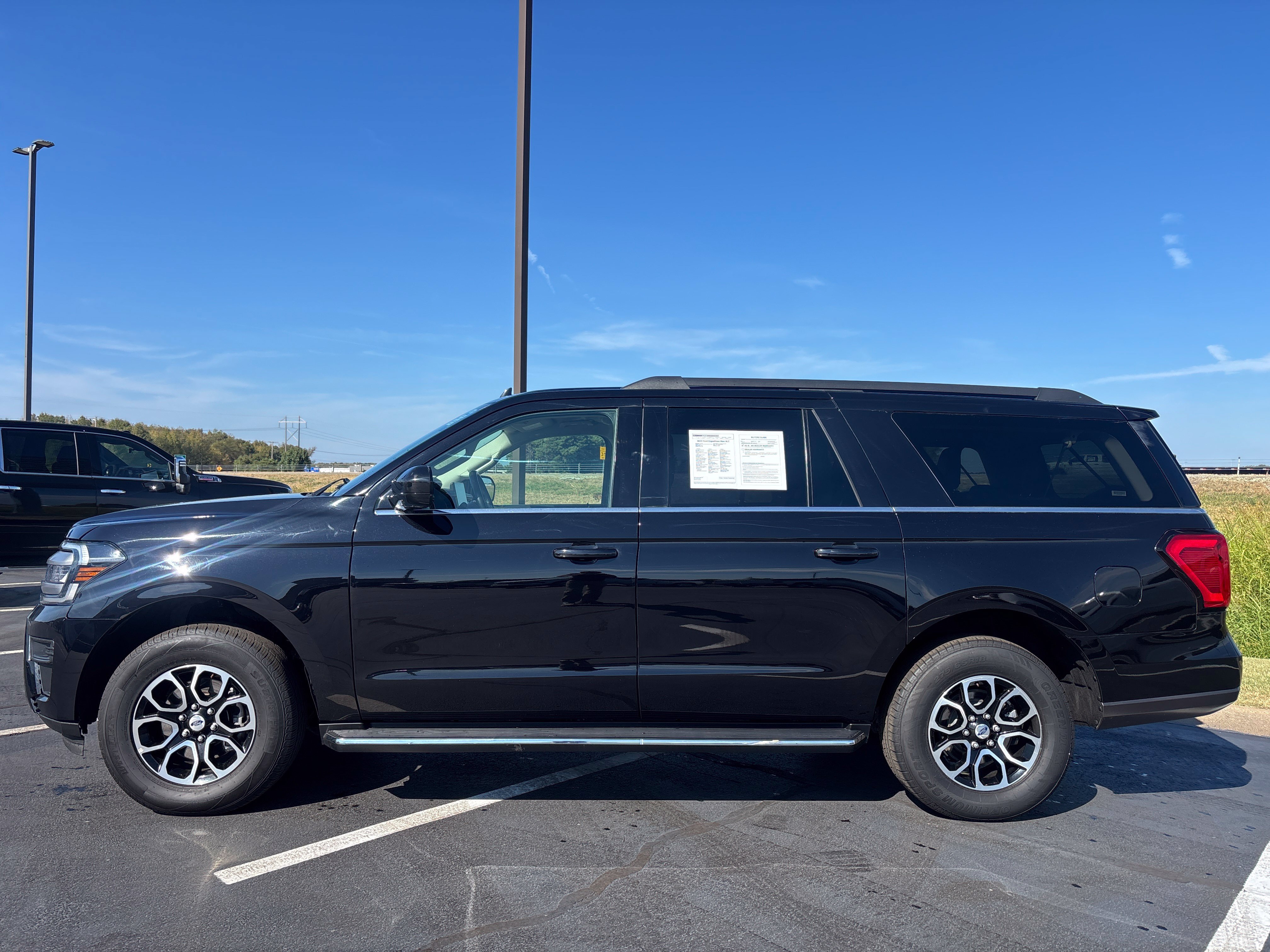 Used 2023 Ford Expedition Max XLT AWD/4WD image 3