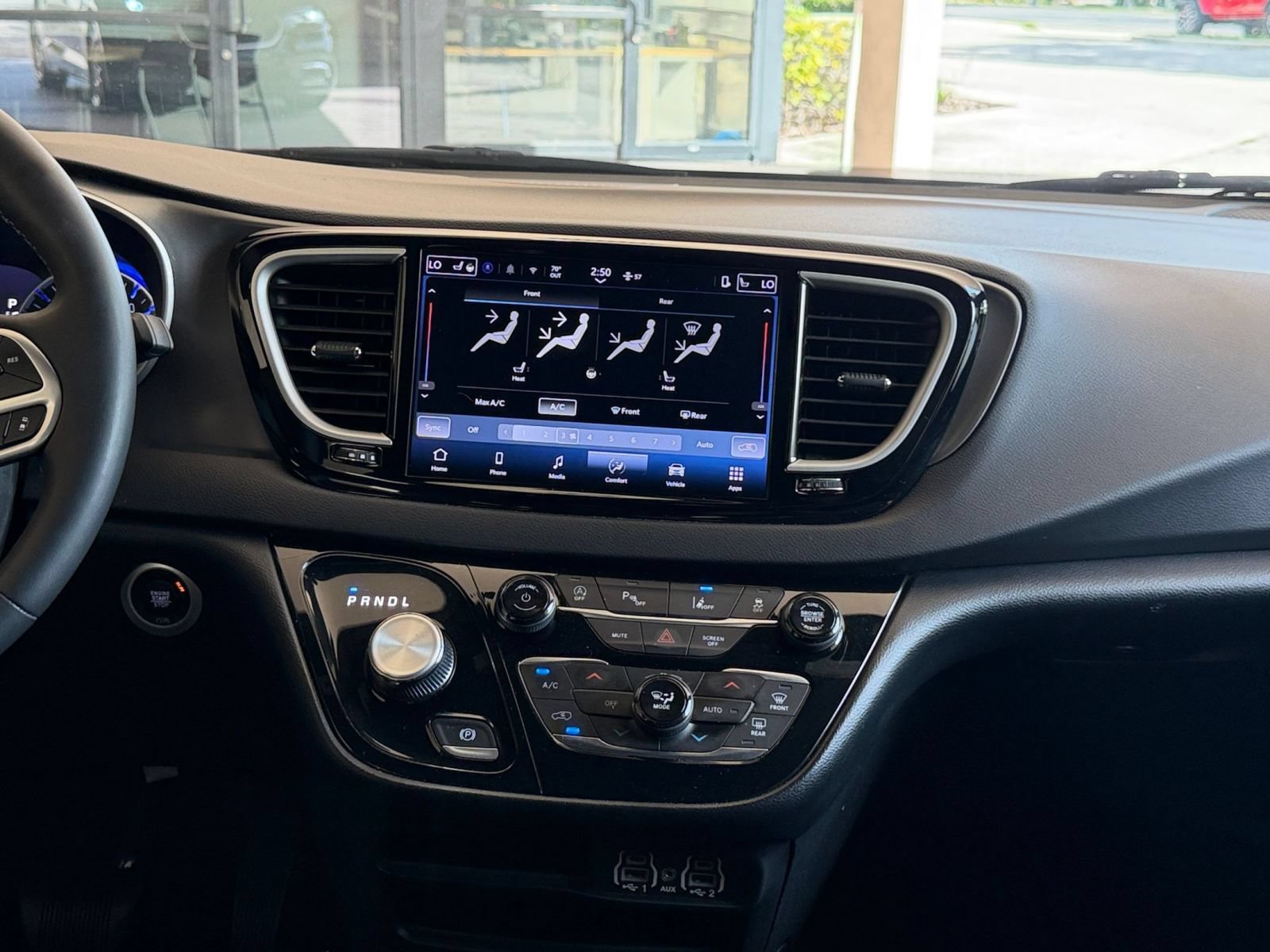 Used 2025 Chrysler Pacifica Select FWD image 16