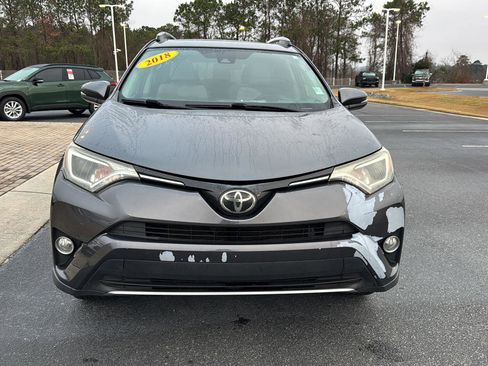 Used 2018 Toyota RAV4 XLE image 7