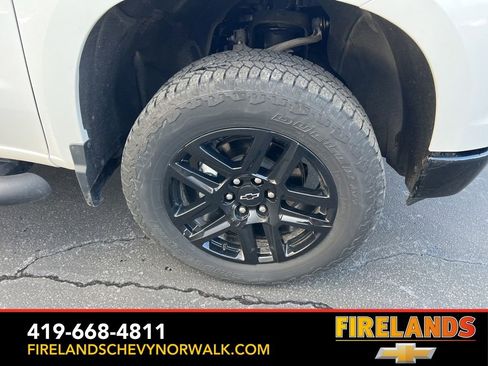 Used 2025 Chevrolet Silverado 1500 Custom Trail Boss w/ Turbomax Blackout Package image 17