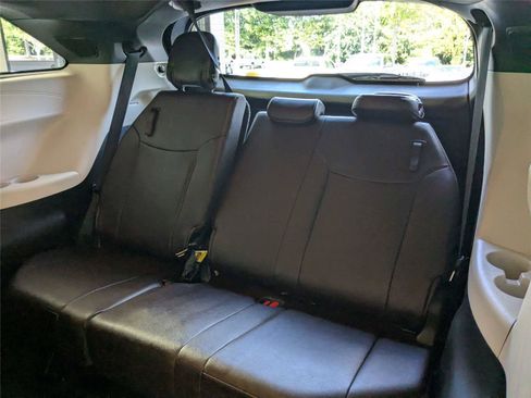 Certified 2022 Toyota Sienna Platinum FWD image 38