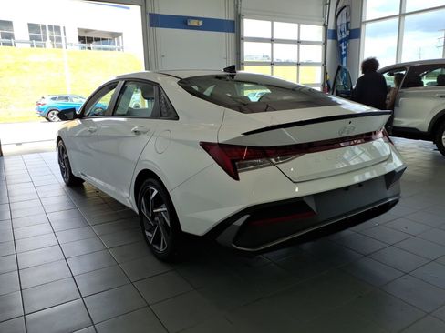 Certified 2025 Hyundai Elantra SEL FWD image 7