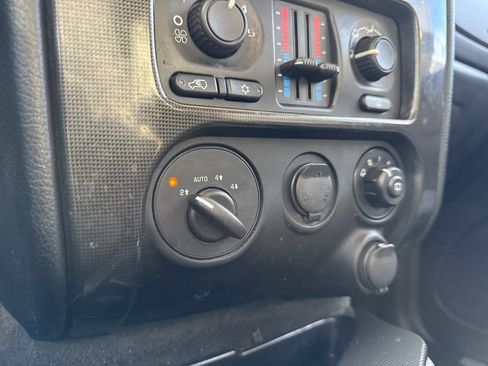 Used 2008 GMC Envoy SLE image 27