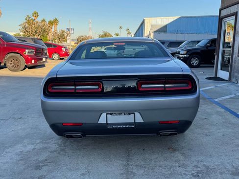 Used 2016 Dodge Challenger SXT image 9