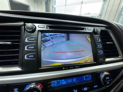 Used 2019 Toyota Highlander XLE AWD/4WD image 20