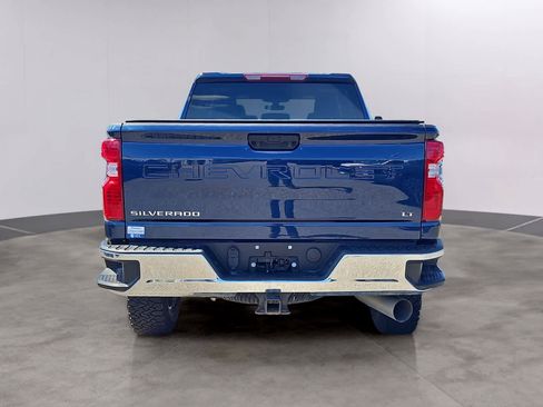 Used 2022 Chevrolet Silverado 2500 LT w/ Convenience Package AWD/4WD image 5