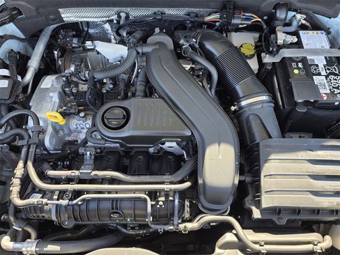 New 2026 Volkswagen Taos SEL image 23