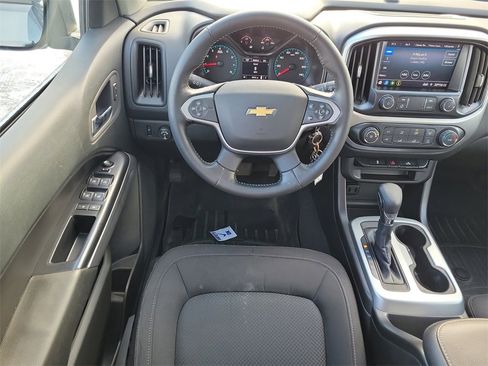 Used 2022 Chevrolet Colorado LT w/ LT Convenience Package image 11