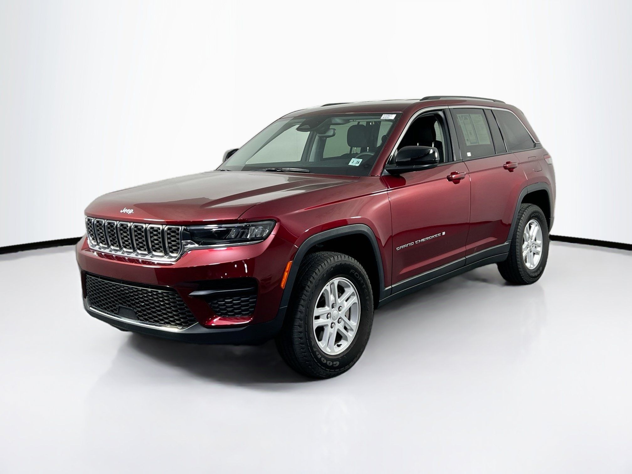 Used 2023 Jeep Grand Cherokee Laredo w/ Luxury Tech Group I AWD/4WD image 1