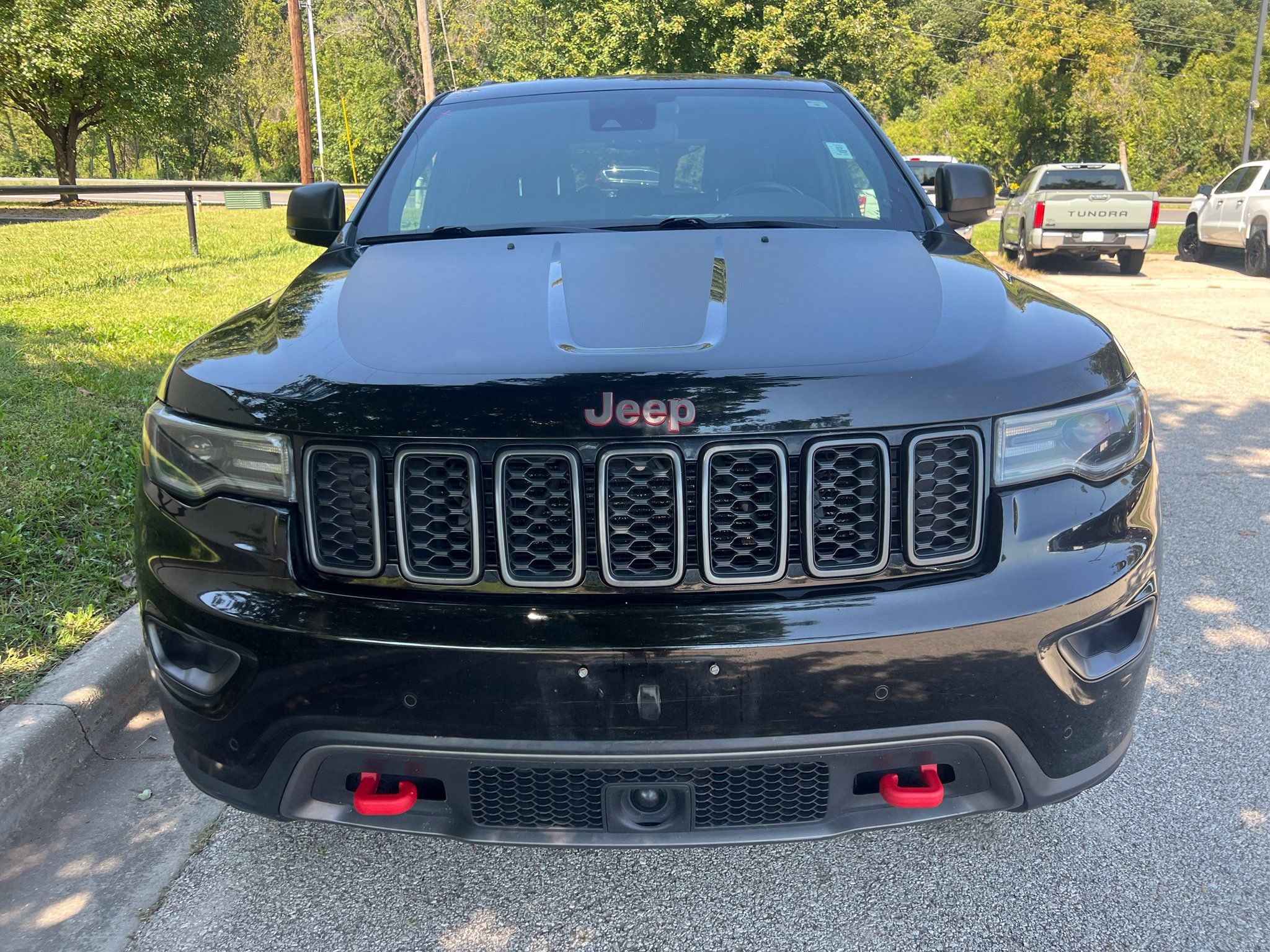 Used 2020 Jeep Grand Cherokee Trailhawk w/ Trailhawk Luxury Group AWD/4WD image 2
