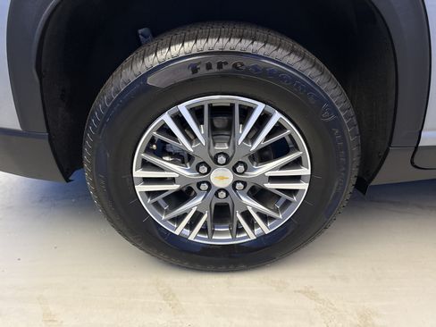 Used 2026 Chevrolet Traverse LT w/ Driver Confidence Package FWD image 8